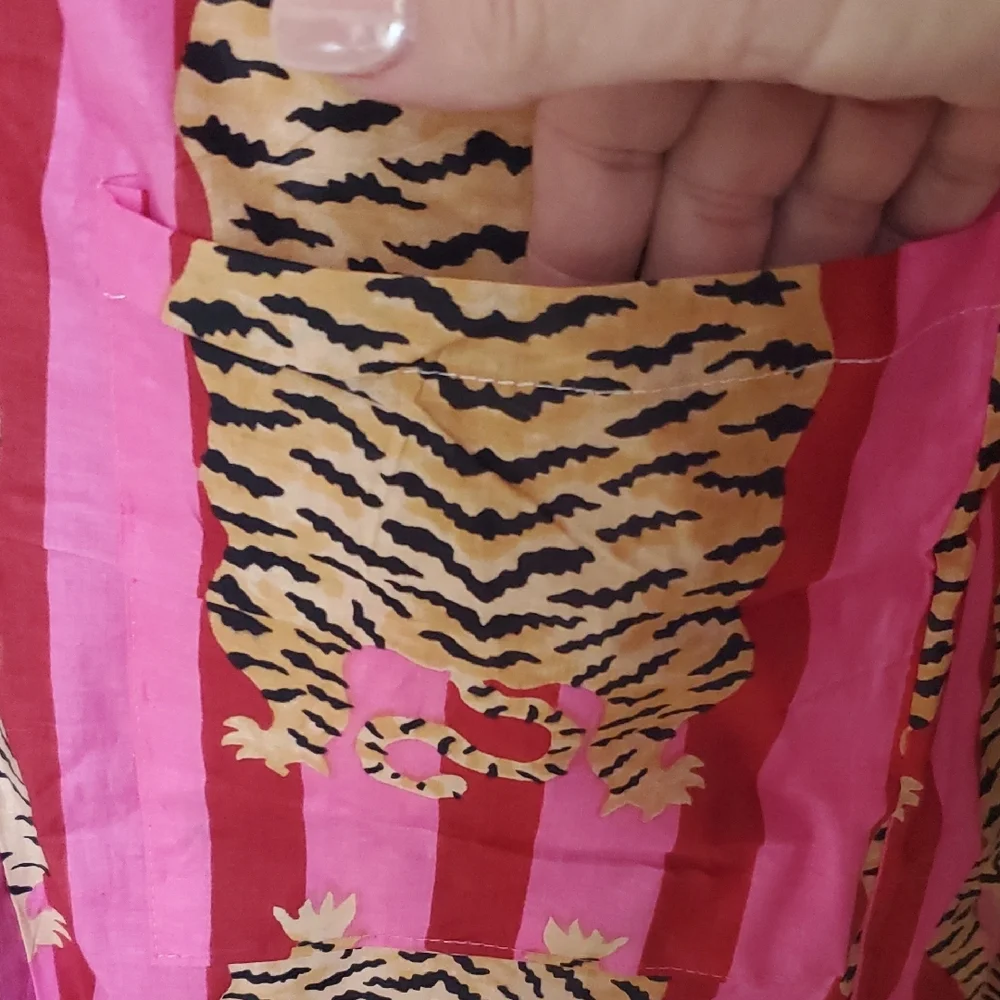 Pink and Black Tiger Robe Nwot - Picture 4 of 6